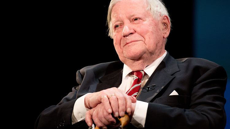 Im November ist Helmut Schmidt im Alter von 96 Jahren gestorben - sein politisches Erbe soll nun in Form einer Stiftung weiterleben.
