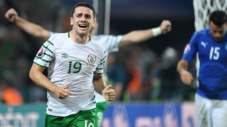 Kann es selbst kaum glauben: Robbie Brady nach seinem späten Siegtreffer.
