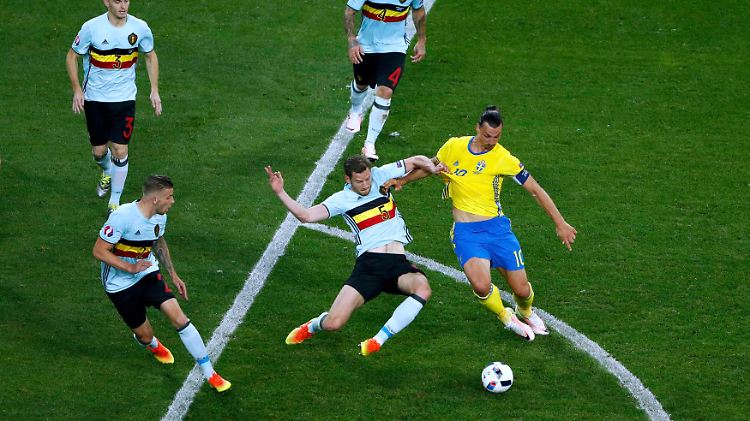 Zlatan Ibrahimovic war bei Belgiens Defensive gut aufgehoben.