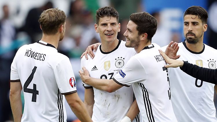 Jonas Hector hat sich gut in die Mannschaft integriert, zeigt sich in Hinblick auf seine Aufstellung aber flexibel.