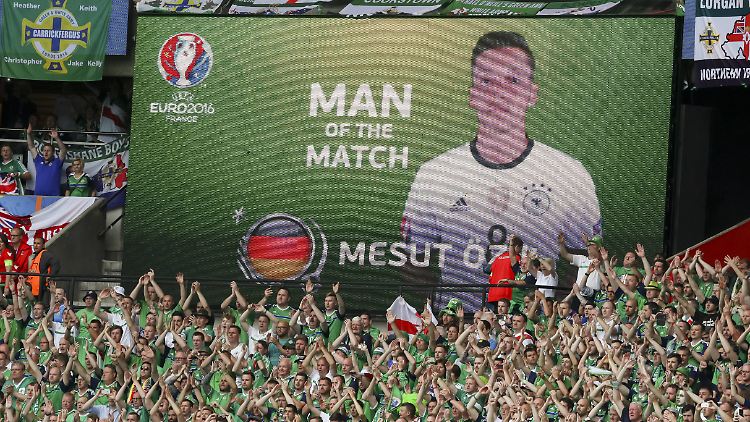 Spieler des Spiels: Gegen Nordirland kürte die Uefa Özil zum besten Mann auf dem Platz.
