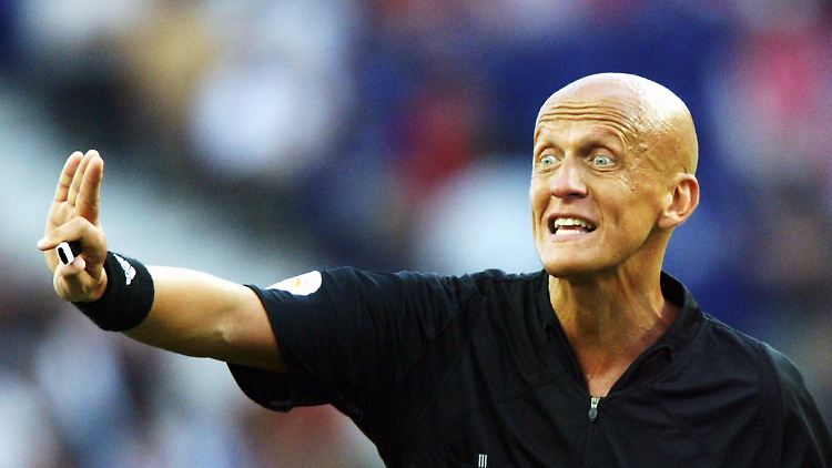 Der wohl bekannteste Schiedsrichter der Welt: Pierluigi Collina.