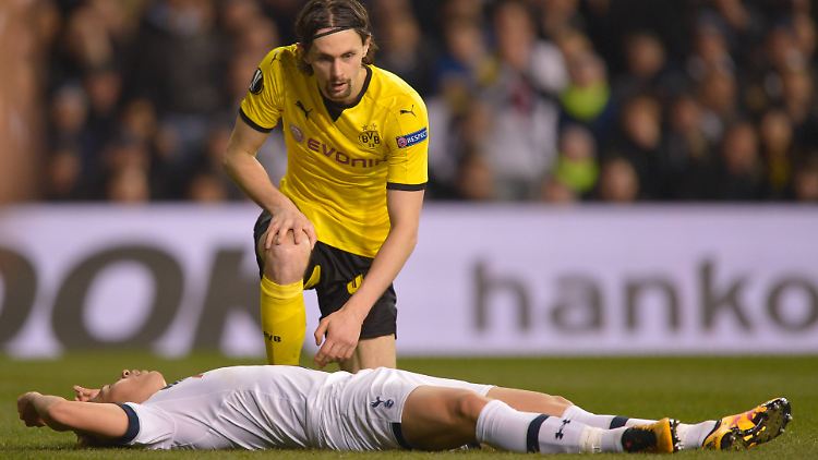 Auf dem Platz stand Subotic in der vergangenen Spielzeit selten, meist saß er auf der Bank oder war gar nicht im BVB-Kader.