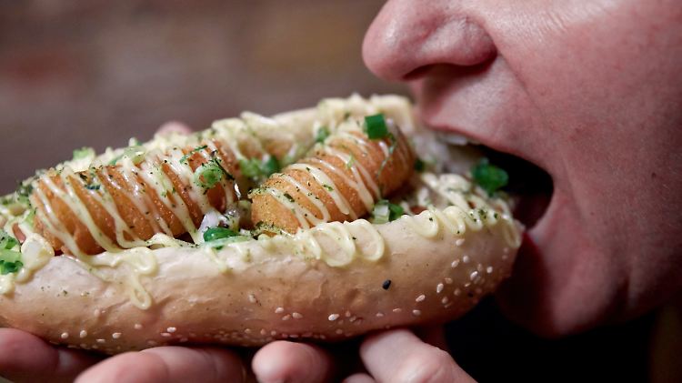 Ob Hot Dogs, Burger, Pommes oder Currywurst: "Gesnackt" werden kann heutzutage überall und zu jeder Zeit.