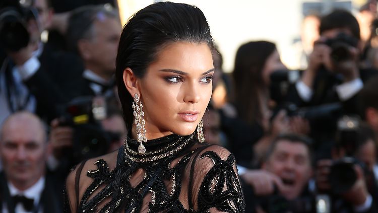 Kendall Jenner hat ein Nippel-Piercing. Das ist bereits eine Weile lang bekannt - jetzt aber gibt es Bilder davon.