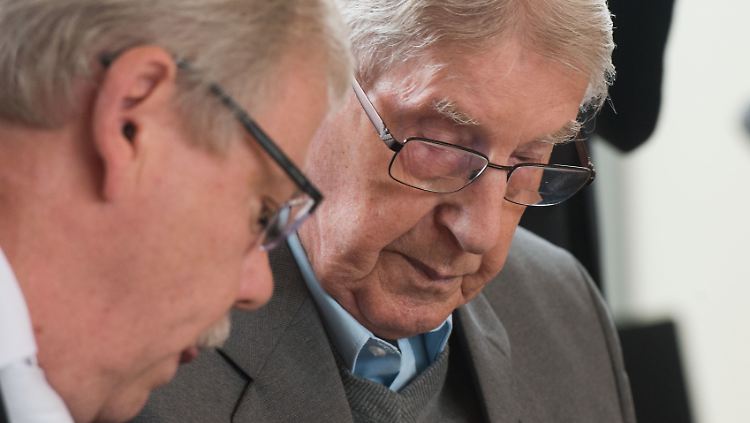 Reinhold Hanning (r.) neben seinem Anwalt Andreas Scharmer: Beide wollen ein milderes Strafmaß erstreiten.