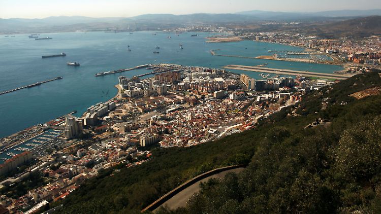 In Gibraltar leben gut 30.000 Menschen, das britische Überseegebiet ist der zweitwichtigste Arbeitgeber in der südspanischen Region Andalusien.