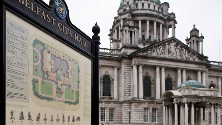 Das Rathaus ist eines der schönsten Wahrzeichen der nordirischen Hauptstadt Belfast.