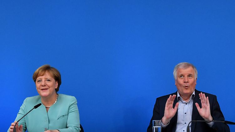 Merkel spricht von konstruktiven Gesprächen, Seehofer zeigt sich "rundum zufrieden".