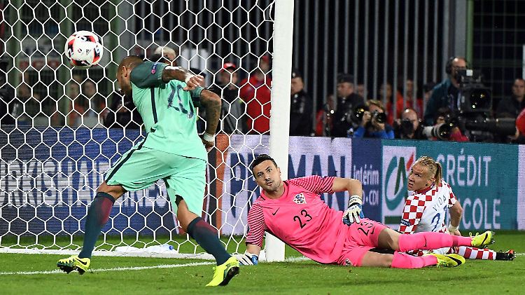 Mit Köpfchen kickte der Portugiese Ricardo Quaresma sein Team gegen Kroatien ins EM-Viertelfinale.