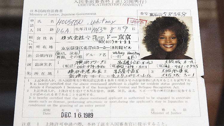 Ein Bild aus glücklicheren Tagen: Houstons japanische Arbeitsgenehmigung von 1989.