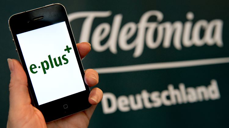 Viele E-Plus-Kunden surfen ab Juli wieder langsamer.