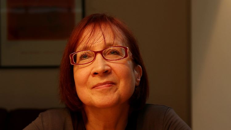 Die gebürtige Deutsche Gudrun Dalibor lebt seit 40 Jahren in London, wo sie u.a. für die BBC arbeitete. Zuletzt organisierte sie eine Citizens Jury, bei der Briten mit Experten über den Brexit diskutierten.