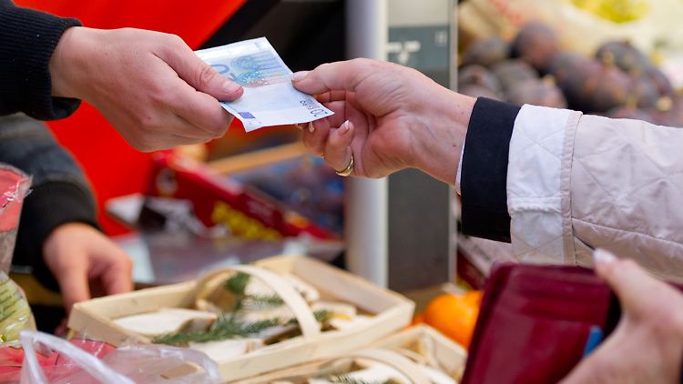 Auch wenn die niedrige Inflation viele Vorteile für Verbraucher bringt - es gibt  Schattenseiten.