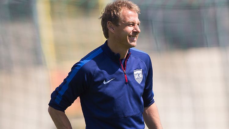 Spielte für Tottenham Hotspur und ist in England beliebt: Ex-Bundestrainer Jürgen Klinsmann.