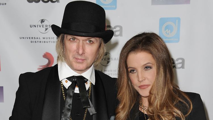 Zehn Jahre hielt die Ehe mit Michael Lockwood - jetzt ist Lisa Marie Presley wieder solo.
