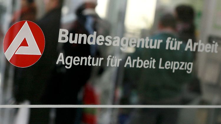 Die Arbeitslosenquote sank nicht saisonbereinigt auf 7,0 Prozent.