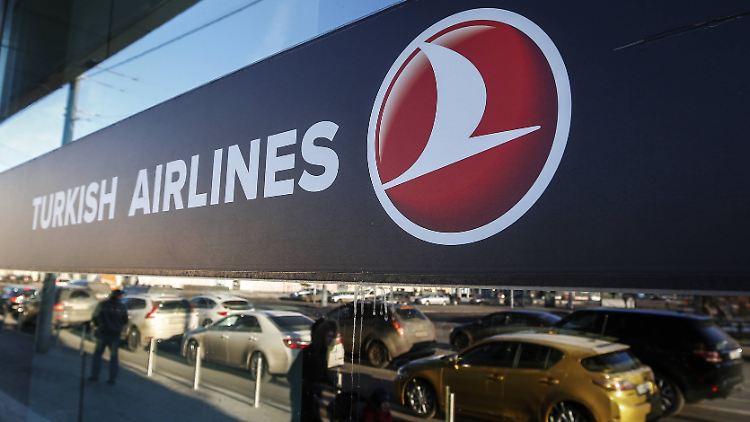 Die Aktien von Turkish Airlines fielen um bis zu 3,5 Prozent.