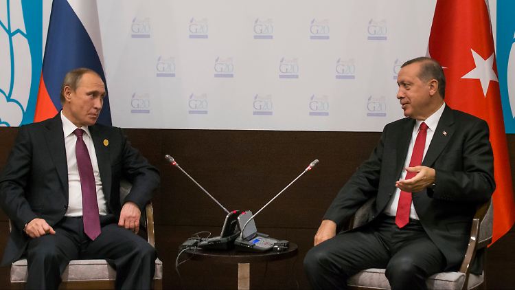 Das Foto von Erdogan und Putin entstand am 16. November 2015. Der Abschuss des Kampfflugzeugs ereignete sich am 24. November.