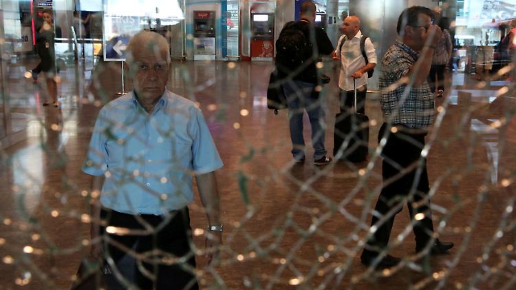 Spuren des Terrors - der Anschlag in Istanbul hat mehr als 40 Menschen das Leben gekostet.