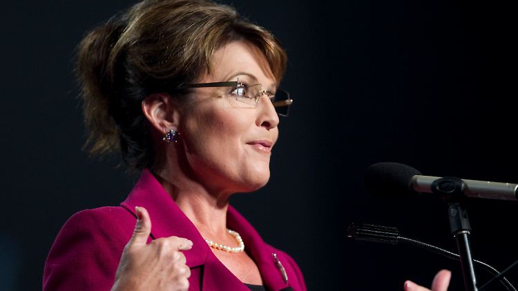 Sarah Palin goes for President.