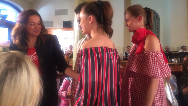 Aysen Bitzer-Bourak (l). nach der Show - einfach nur glücklich.