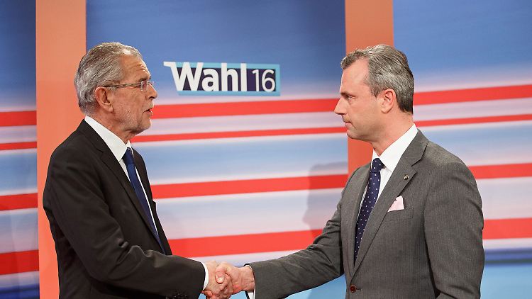 Alexander Van der Bellen (l.) hätte eigentlich am 8. Juli vereidigt werden sollen, jetzt könnte FPÖ-Kandidat Norbert Hofer wohl doch noch österreichischer Bundespräsident werden.