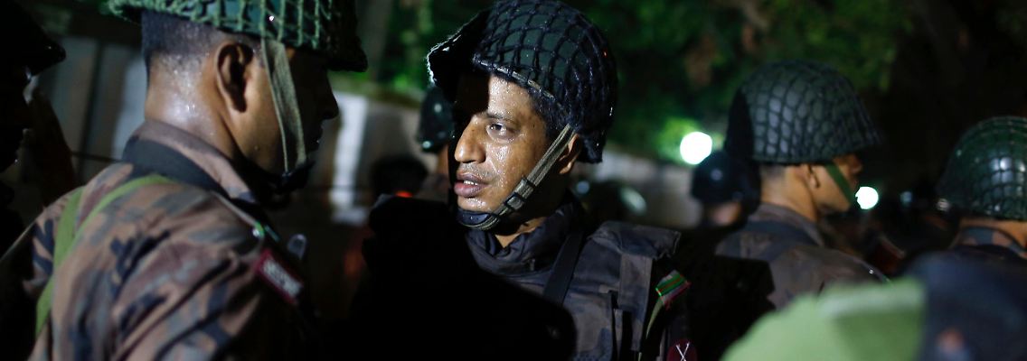 Sicherheitskräfte riegelten das Gebiet rund um das Restaurant ab.