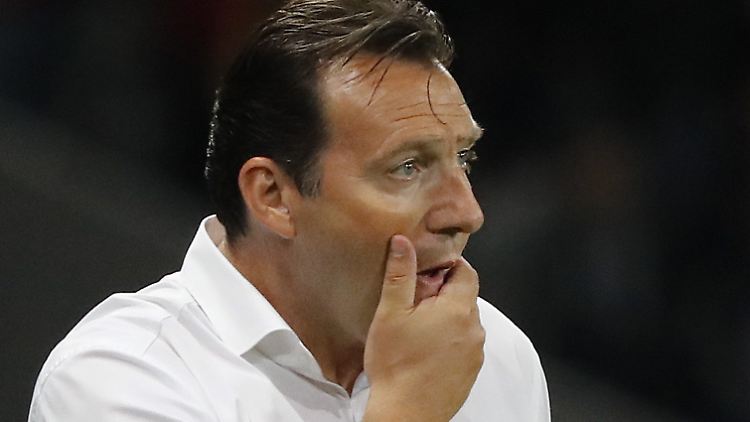 Wilmots ist sprachlos, seine Belgier müssen bei der EM bereits im Viertelfinale überraschend gegen Wales die Segel streichen.