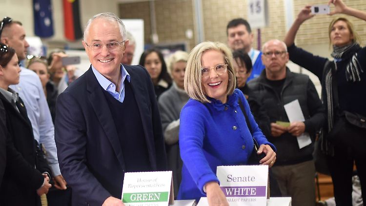 Bitte lächeln: Malcolm Turnbull und seine Frau Lucy bei der Stimmabgabe.