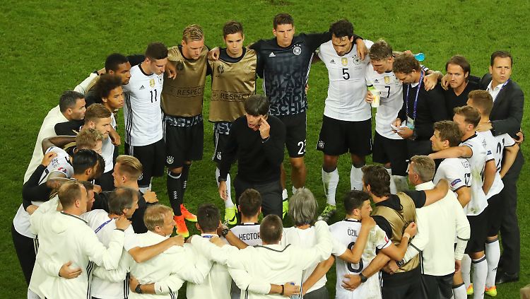 23 Spieler hat Bundestrainer Joachim Löw für die EM nominiert. Wirklich zu zählen scheint er nicht auf alle.