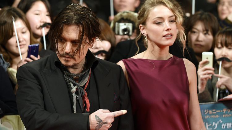 Mit der da rechts will er offenbar nichts mehr zu tun haben: Johnny Depp und Amber Heard.