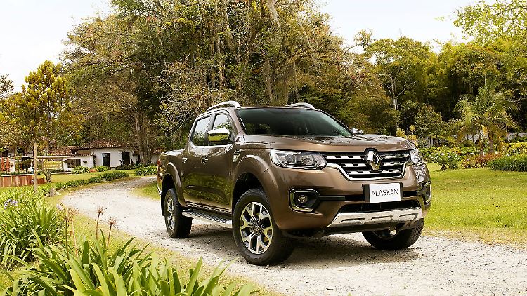 Der Alaskan möchte eigenständig sein, und hebt sich außen deutlich vom Genspender Nissan Navara ab.