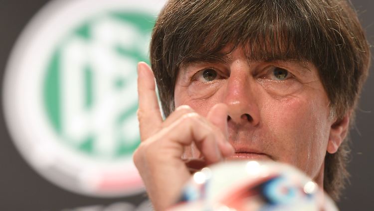 Joachim Löw ist nicht erfreut über den Ton der Kritik von Mehmet Scholl.