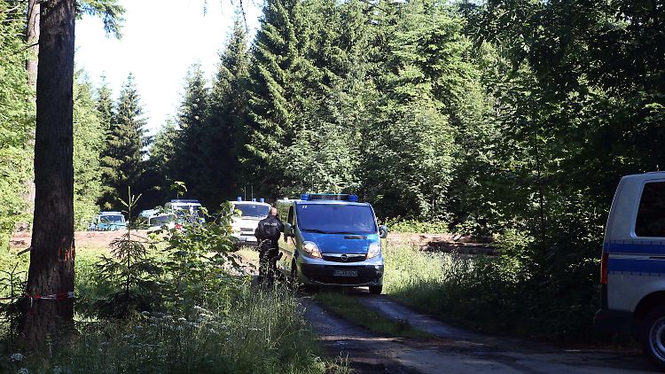Die Polizei ermittelt im Sommer im Wald bei Rodacherbrunn: Verunreinigten Beamte den Fundort? 