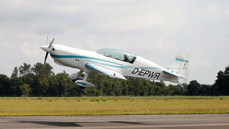 Ein Flugzeug von Siemens der Zertifizierungs-Kategorie CS23. Der Motor hat eine Leistung von 260 Kilowatt und ein Gewicht von nur 50 Kilogramm.