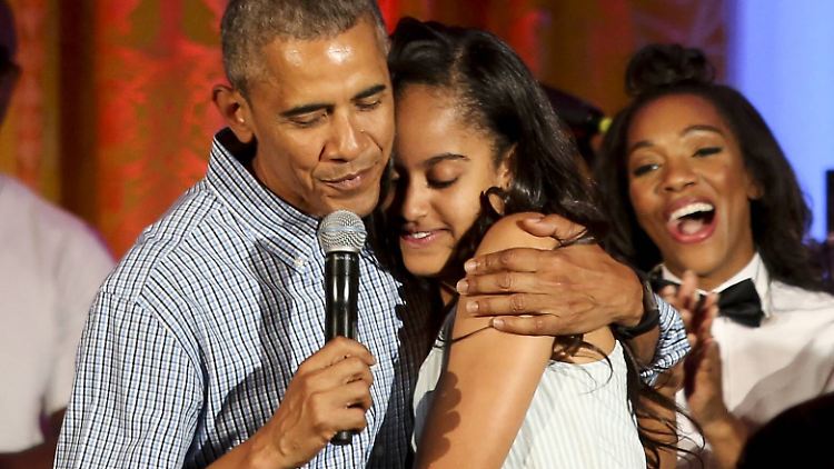 US-Präsident Barack Obama singt für Tochter Malia.