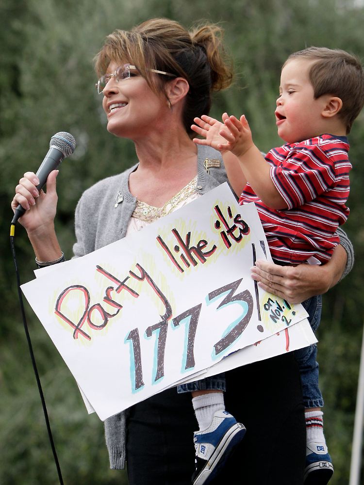 Fünffache Mutter und die Hoffnung der amerikanischen Konservativen: Sarah Palin mit ihrem Sohn Trig.
