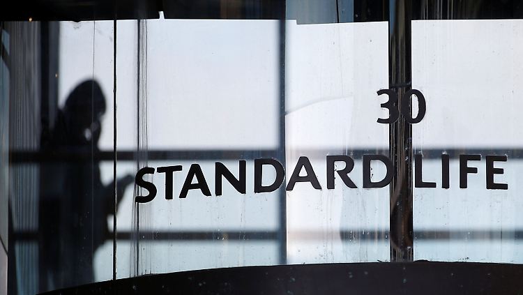 Der Versicherer Standard Life hat einen 3,9 Milliarden US-Dollar schweren Immobilienfonds vom Handel ausgesetzt.