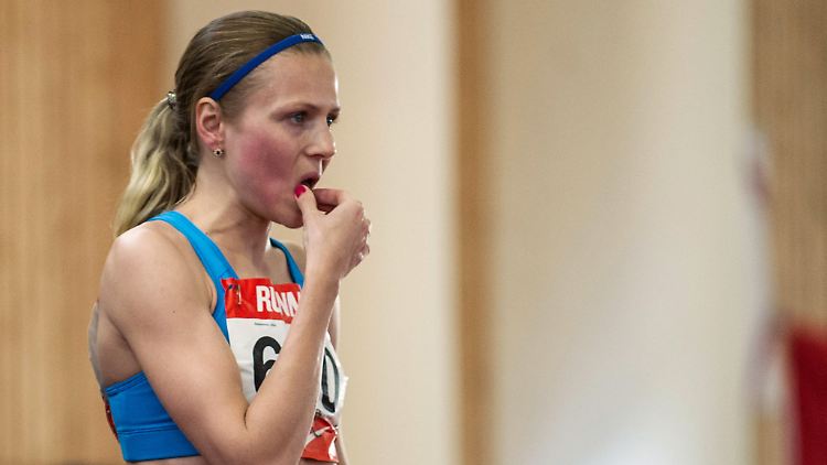 Julia Stepanowa schweigt vor dem Start beim EM-Vorlauf in Amsterdam.