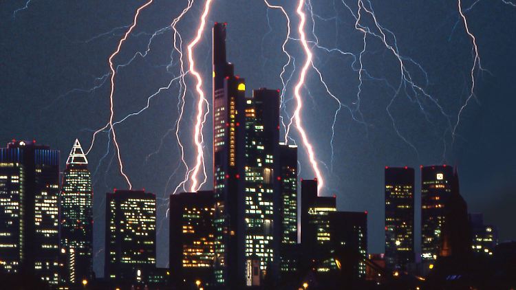 Welche dauerhaften Schäden das Gewitter in der Bankbranche hinterlässt, ist noch nicht abzusehen. 