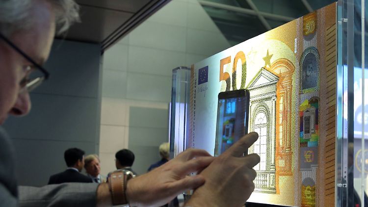 Bei der Vorstellung des neuen 50-Euro-Scheins in der EZB.