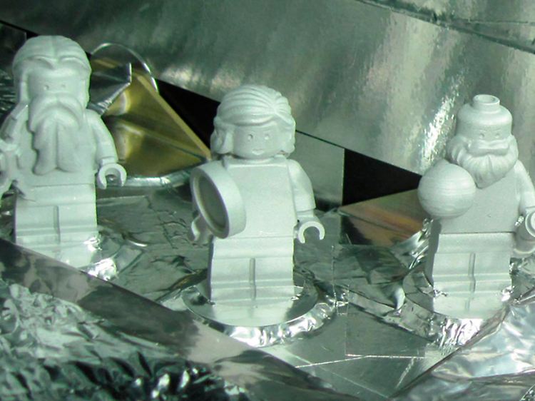 Mit an Bord von "Juno": Lego-Figuren des römischen Gottes Jupiter, seiner Frau Juno und Galileo Galilei. (v.l.)