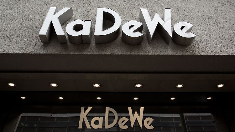 Bei dem Überfall 2014 hatten die Täter gezielt teuren Schmuck und Uhren aus dem Berliner Luxuskaufhaus gestohlen.