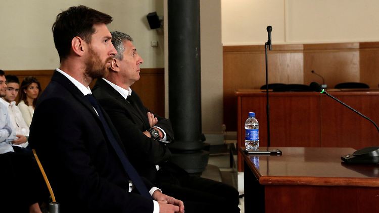 Lionel Messi und sein Vater vor Gericht.