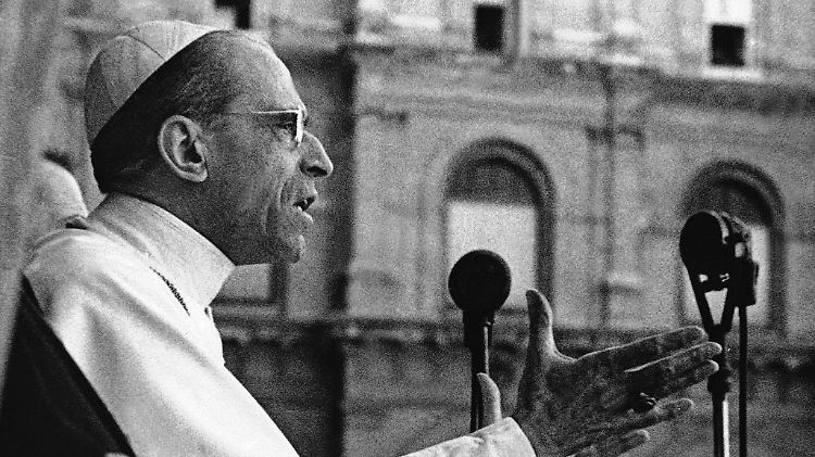 Papst Pius XII. spricht am 5. Juli 1943 vor 20.000 Italienern in Vatikanstadt. 