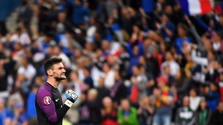 Frankreichs Torhüter Hugo Lloris in der Partie gegen Island.