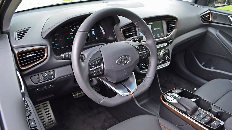 Aufgeräumt, wertig und ein bisschen hip soll der Innenraum des Hyundai Ioniq sein.