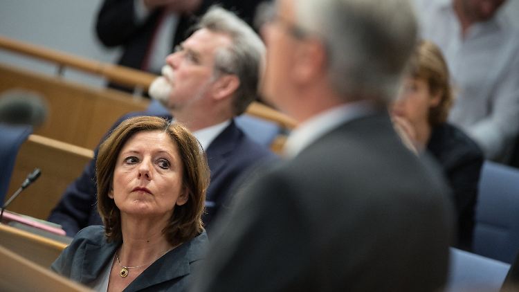 Hat nichts zu lachen: Die rheinland-pfälzische Ministerpräsidentin Malu Dreyer im Landtag. 