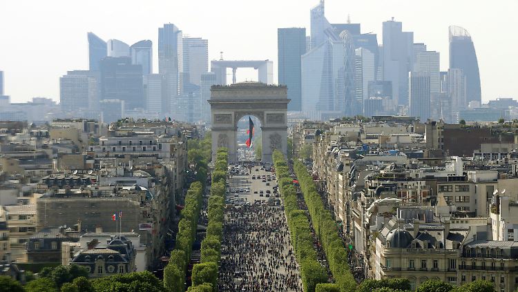 Frankreich will Londoner Banker mit drastischen Steuervorteilen ins Pariser Finanzzentrum locken.